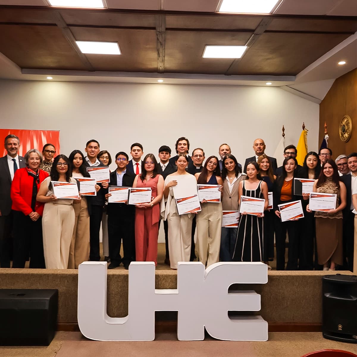 Ceremonia del Cuadro de Honor 2026-1 UHE reconoce la excelencia académica de sus estudiantes