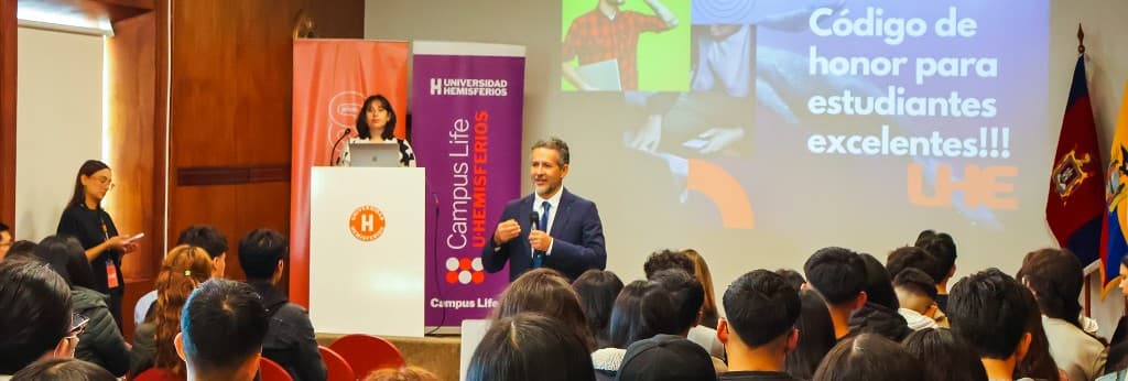 Charla académica sobre el código de honor para estudiantes