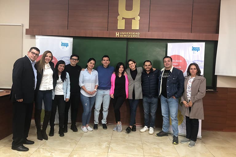 Docentes Odontohemisferios se capacitan con un enfoque vanguardista