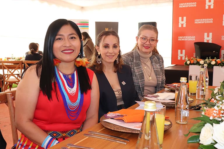 Mujeres contando historias