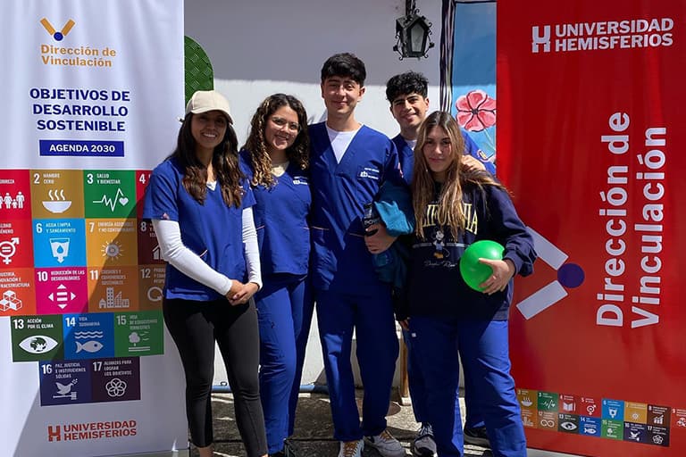 La UHE visita el Hogar de Ancianos Susana Mancheno de Pinto
