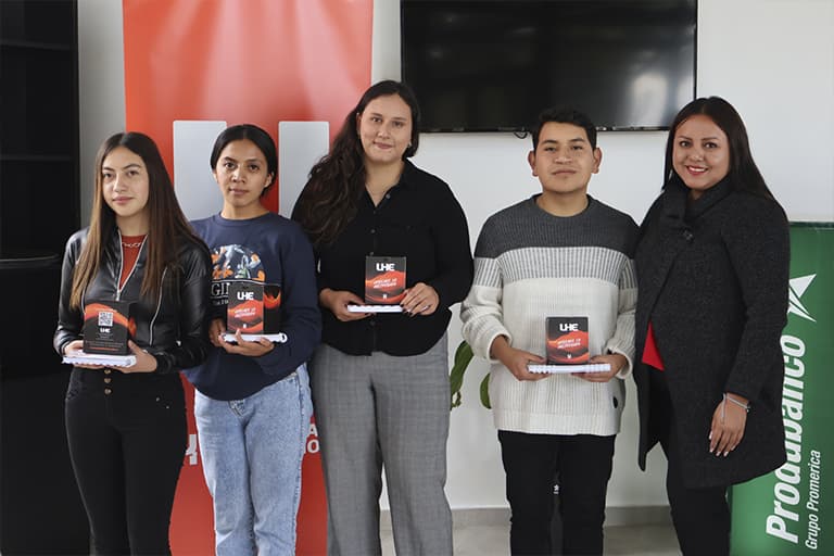 Entrega de becas Produbanco
