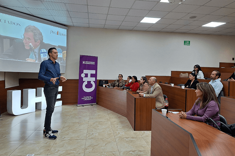 Técnicas Avanzadas de Comunicación y Oratoria Profesional