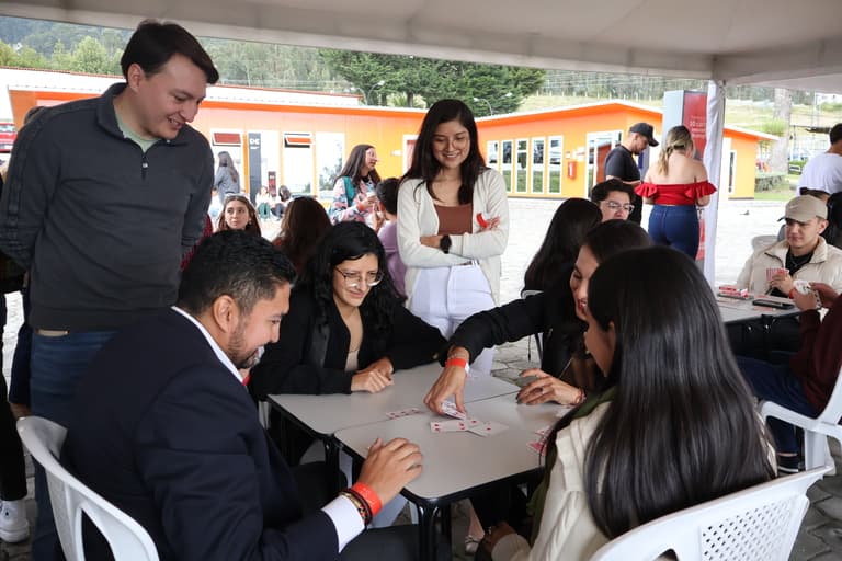 Festejamos a Quito en la UHemisferios