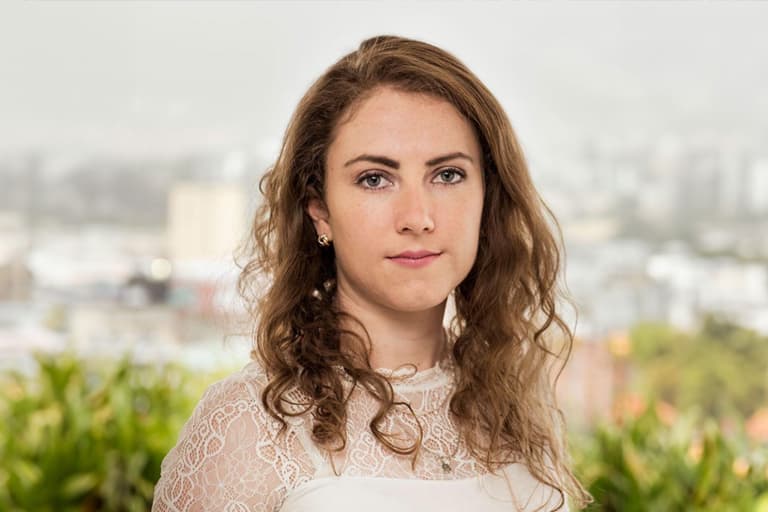 María Isabel Torres, Alumni de la UHE, destaca en la Cámara de Comercio de Quito como Secretaria Arbitral