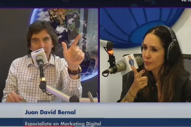 Nuestro Decano Juan David Bernal fue invitado al programa “El Mundo de Cabeza” de FM Mundo.