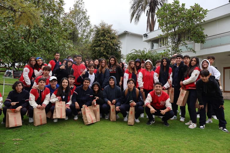La UHE recibe al Colegio Isaac Newton en el Campus Occidental