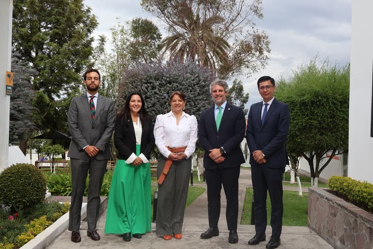 La UHE recibe a representantes de ASIPI y USPTO