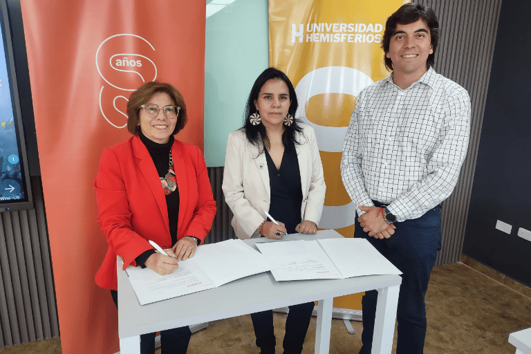 Firma de convenio entre WWF y la UHE