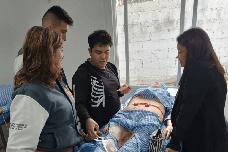 Taller de Enfermería: Manejo y Cuidado de Ostomías