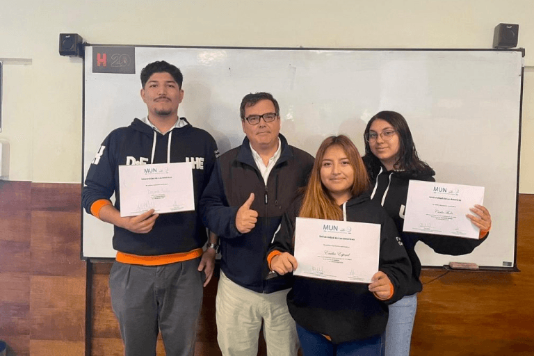 Delegación UHE en el MUNUDLA 2024