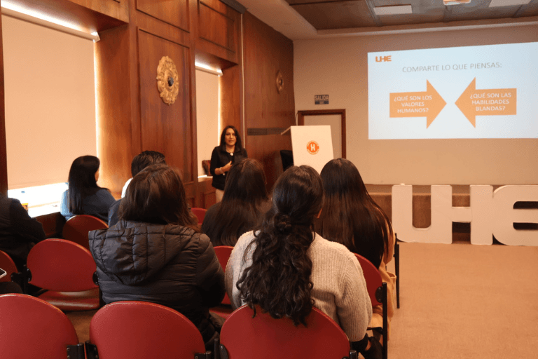 Aprendiendo Juntos en la UHE: Habilidades blandas