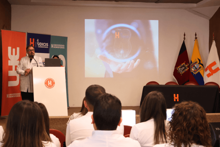 La Universidad Hemisferios lidera la innovación en Odontología Digital