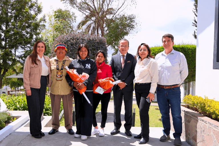 La Universidad Hemisferios abre sus puertas a la comunidad Achuar Kapawi