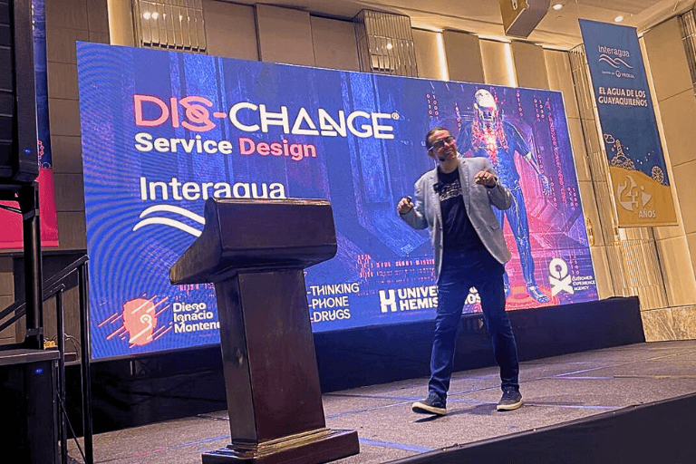 CEO de la UHE lidera la conversación sobre Dis-Change y Service Design