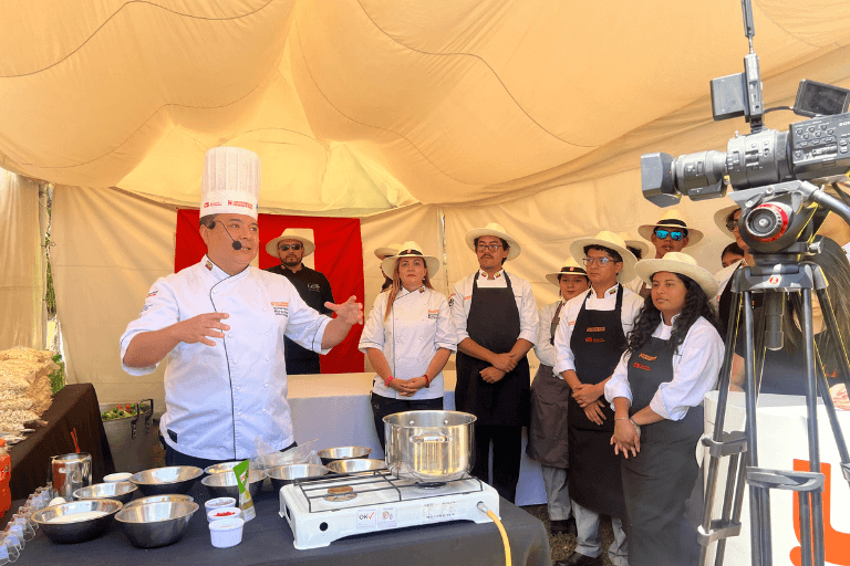 Carrera de Gastronomía deleita en Festival Gastronómico