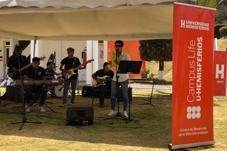Open Mic: Un espacio lleno de arte, talento y amigos