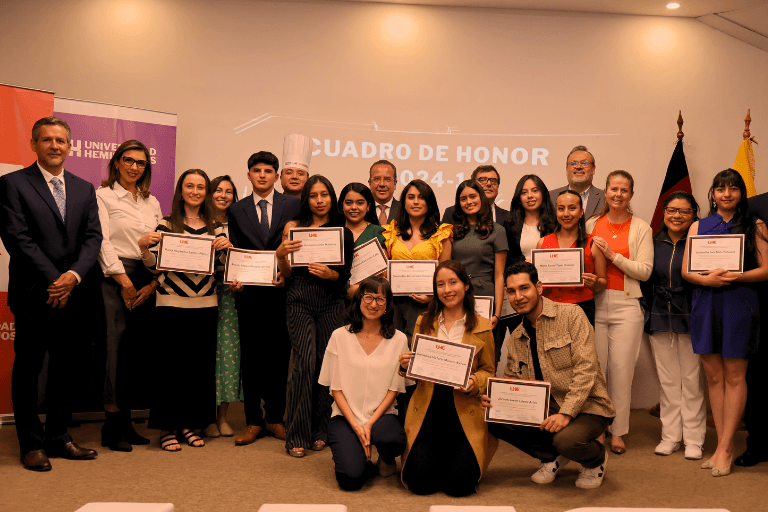 Entrega del Cuadro de Honor del periodo académico 2024-1