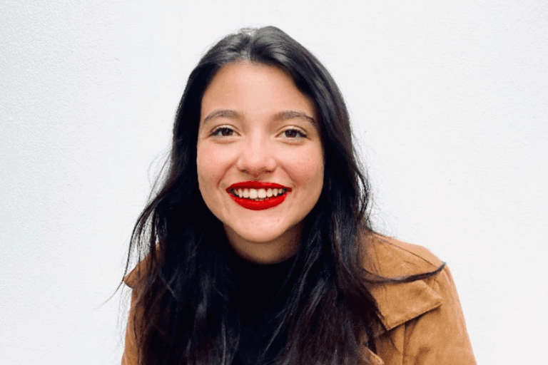 Flavia Rojas, estudiante de Derecho, gana Concurso Nacional de Poesía de la UNAE