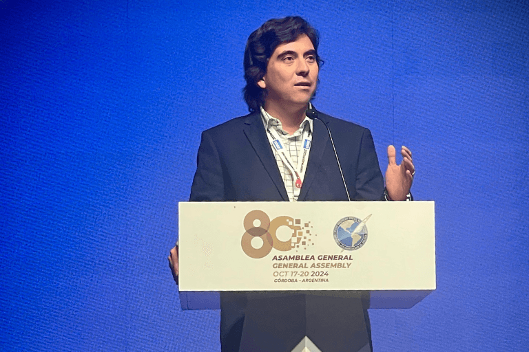 Juan David Bernal destaca en la 80ª Asamblea de la SIP
