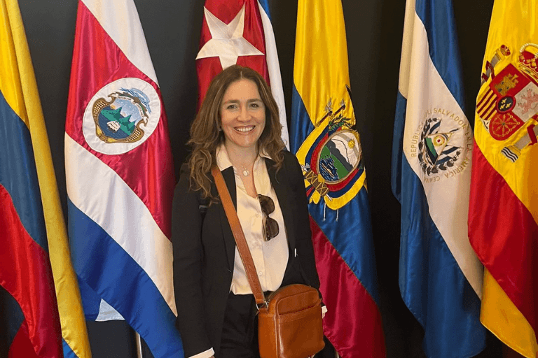 Gabriela Rodríguez representa a la Universidad Hemisferios en Encuentro Internacional de Ciencia y Tecnología