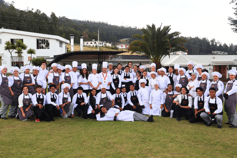 Celebramos el Día de la Interculturalidad en la UHE con un Festival Gastronómico Global