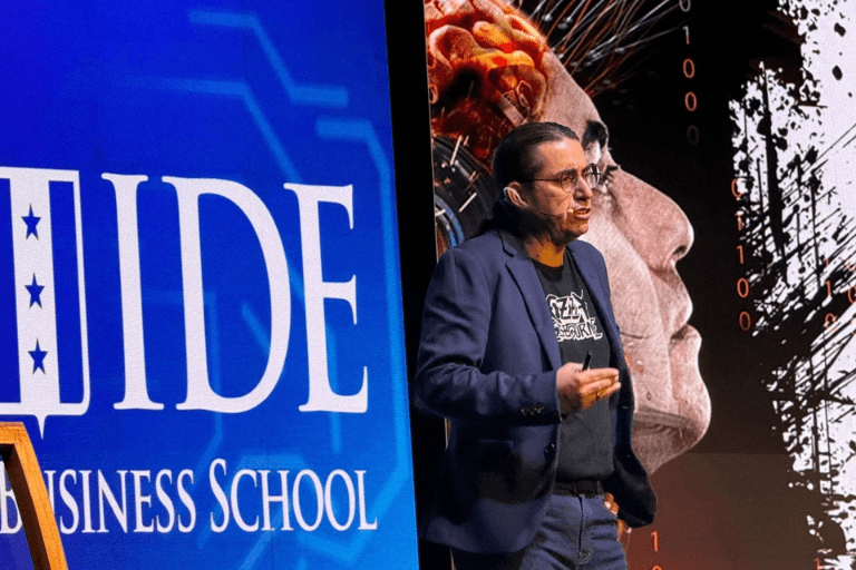Diego Ignacio Montenegro destaca en el IDE Business Summit