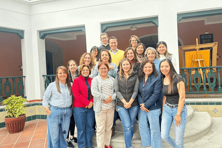 Universidad Hemisferios fortalece el liderazgo de sus directoras en jornada de formación