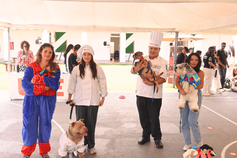 Halloween Pets: Héroes y Villanos en la UHE