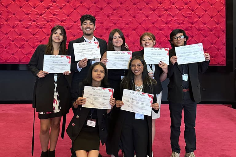 Estudiantes UHE brillan en la simulación del MONUSFQ 2024