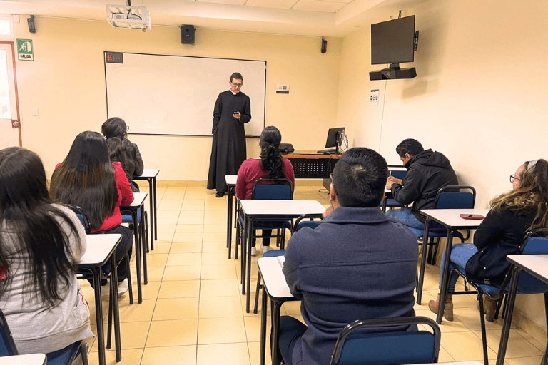 Formación Humanística: La sinceridad como reflejo del amor de Dios en la vida cotidiana