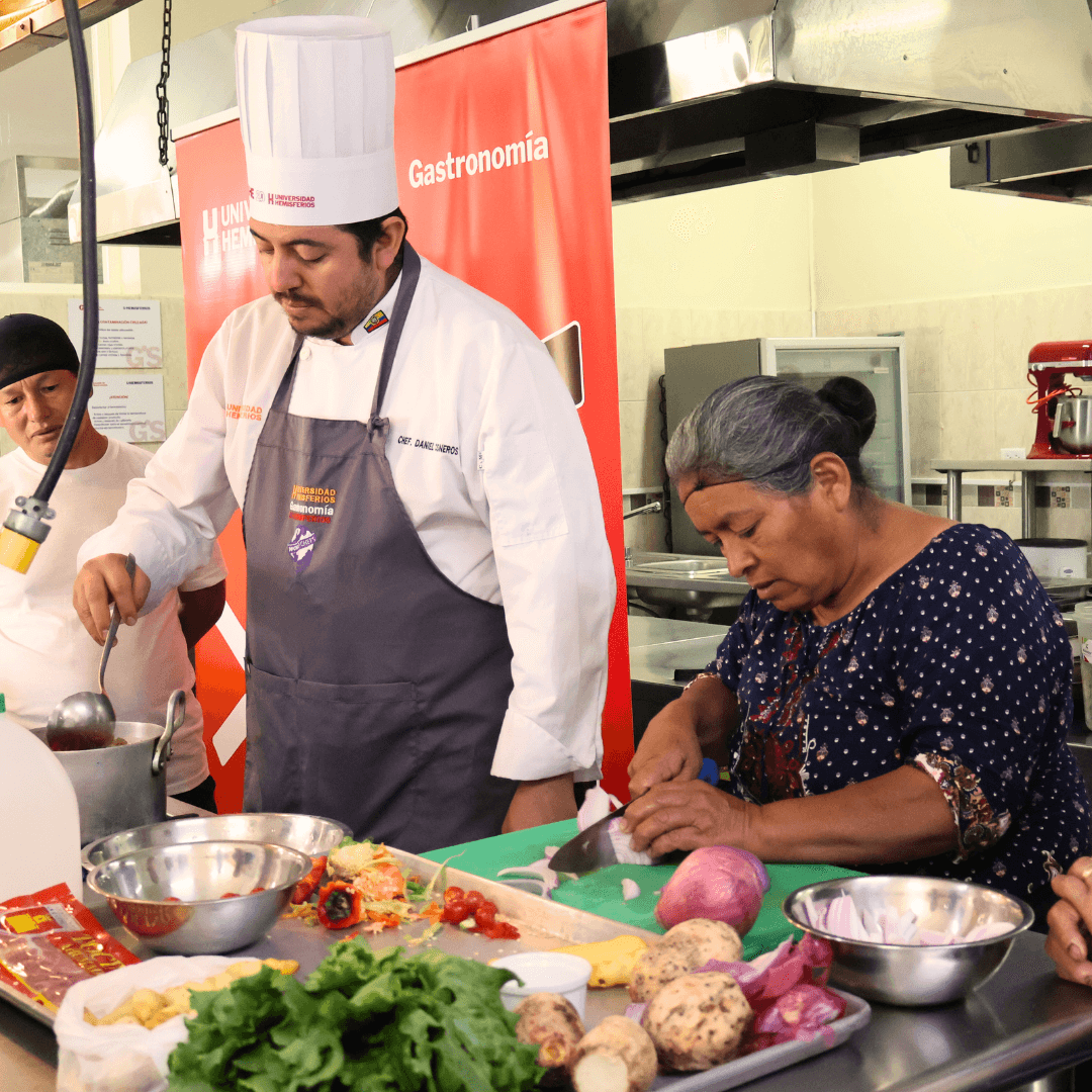 UHE capacita a emprendedores gastronómicos de Cosanga
