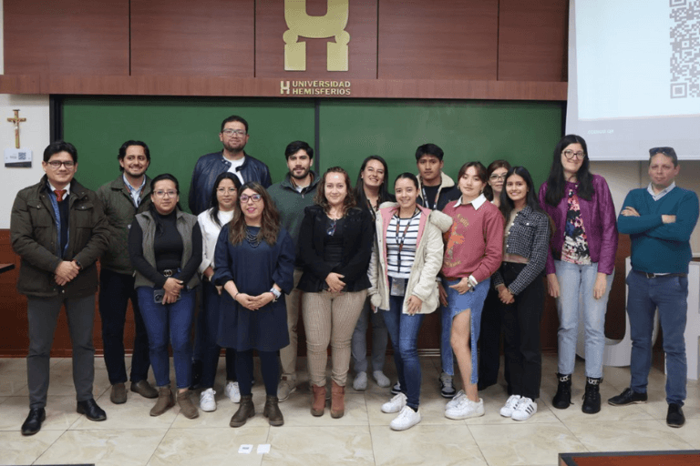 UHE impulsa el voto informado en charla sobre elecciones responsables