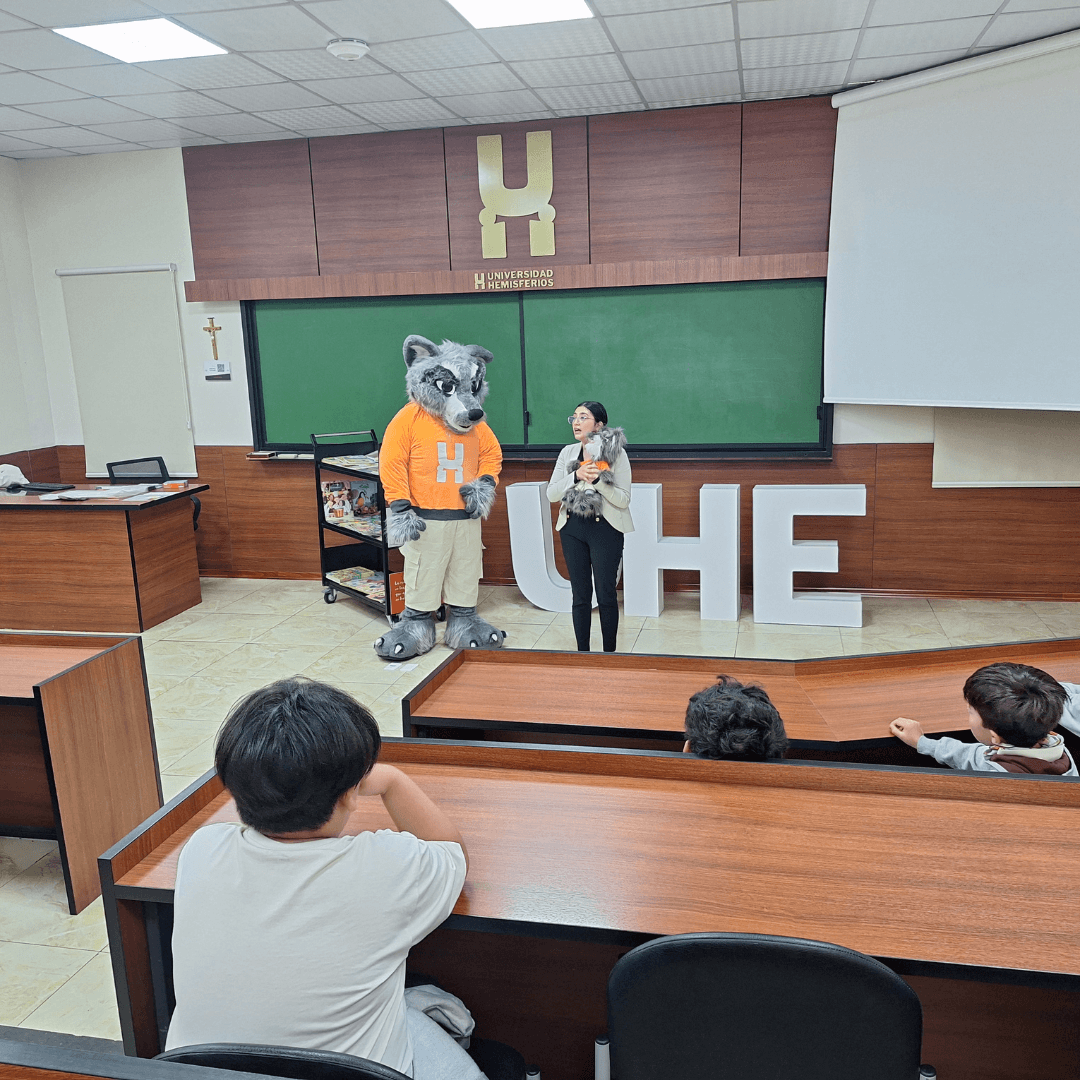 Universidad Hemisferios impulsa la lectura juvenil, con el programa "Biblio Wolfy"
