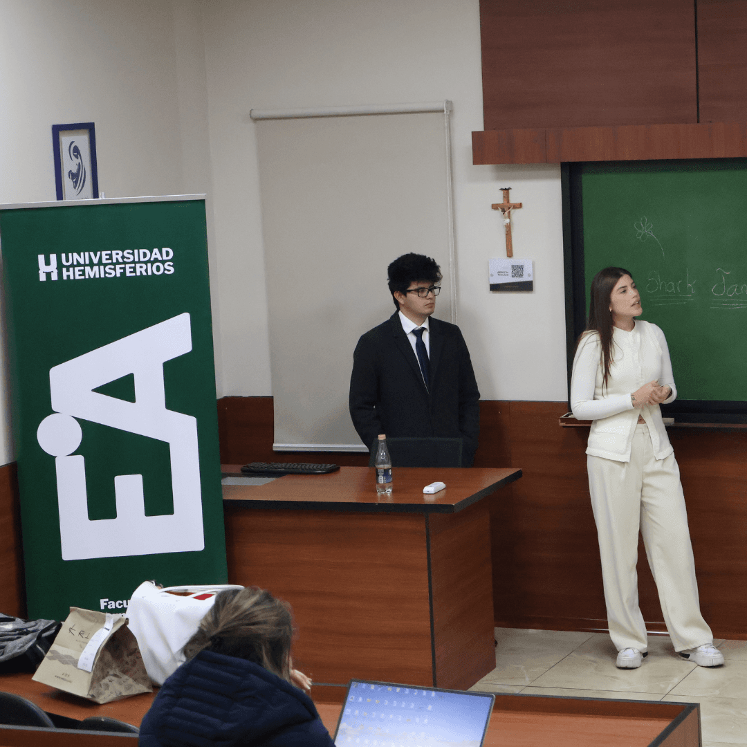 Estudiantes de Negocios Internacionales brillan en el modelo Shark Tank