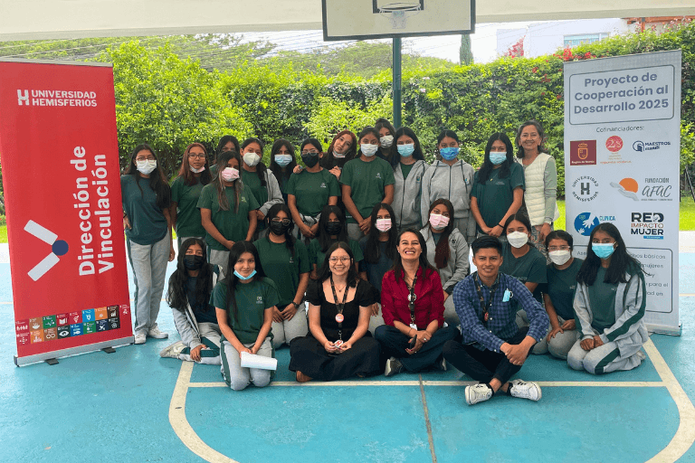 La Carrera de Derecho UHE impulsa cultura de paz con talleres formativos en el Colegio Suyana
