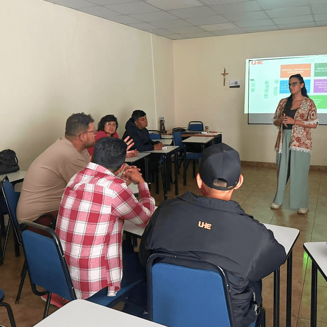 La Universidad Hemisferios fortalece su cultura institucional con espacios formativos para el uso ético de las redes sociales