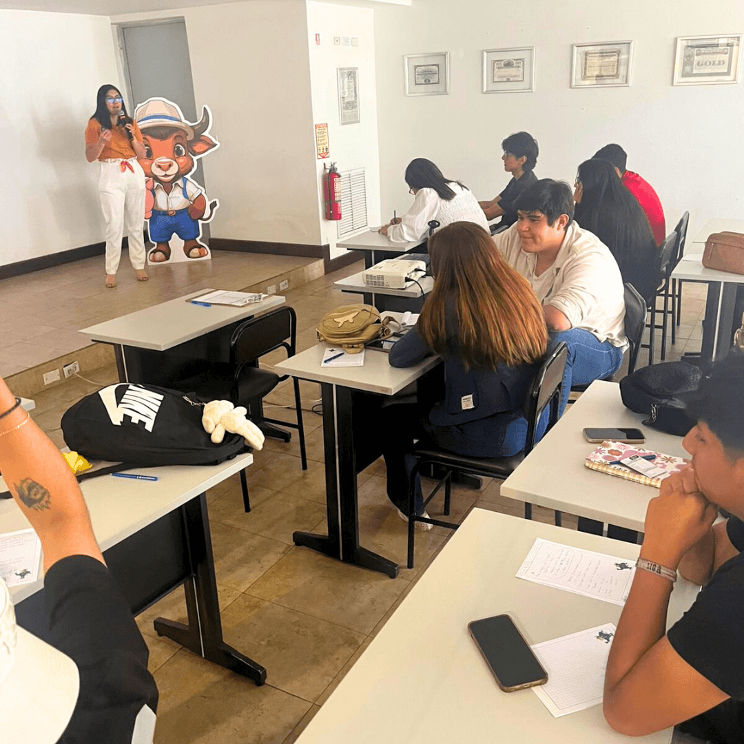 Estudiantes de Negocios Internacionales vivieron una jornada formativa en la Bolsa de Valores de Quito