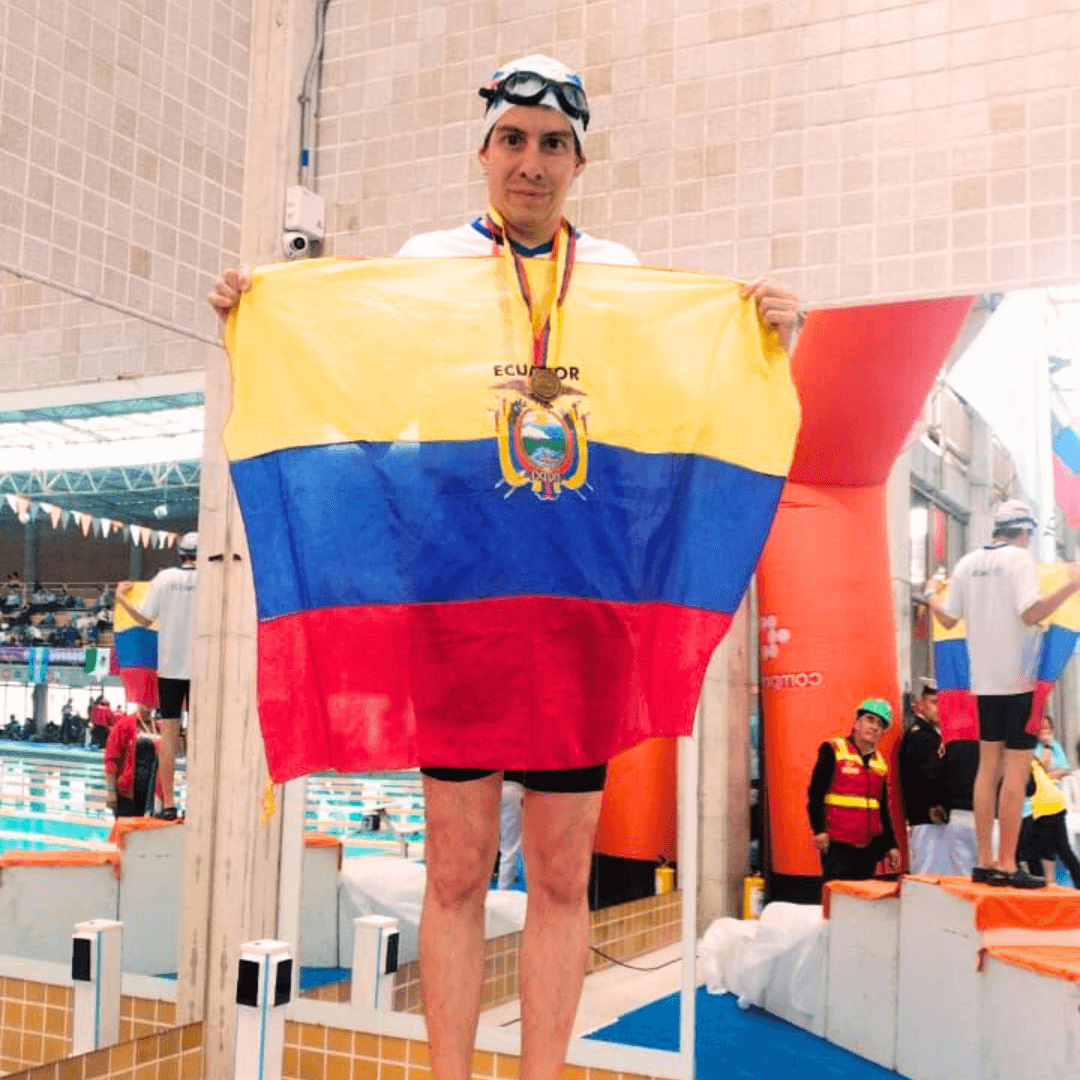 Juan Francisco Terán, alumni UHE, conquista tres medallas en Natación en las Olimpiadas Especiales FIDES Compensar 2025