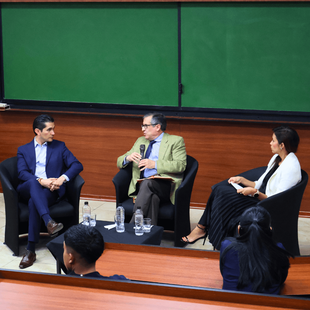 UHE impulsa el análisis jurídico del comercio exterior en foro académico de alto nivel