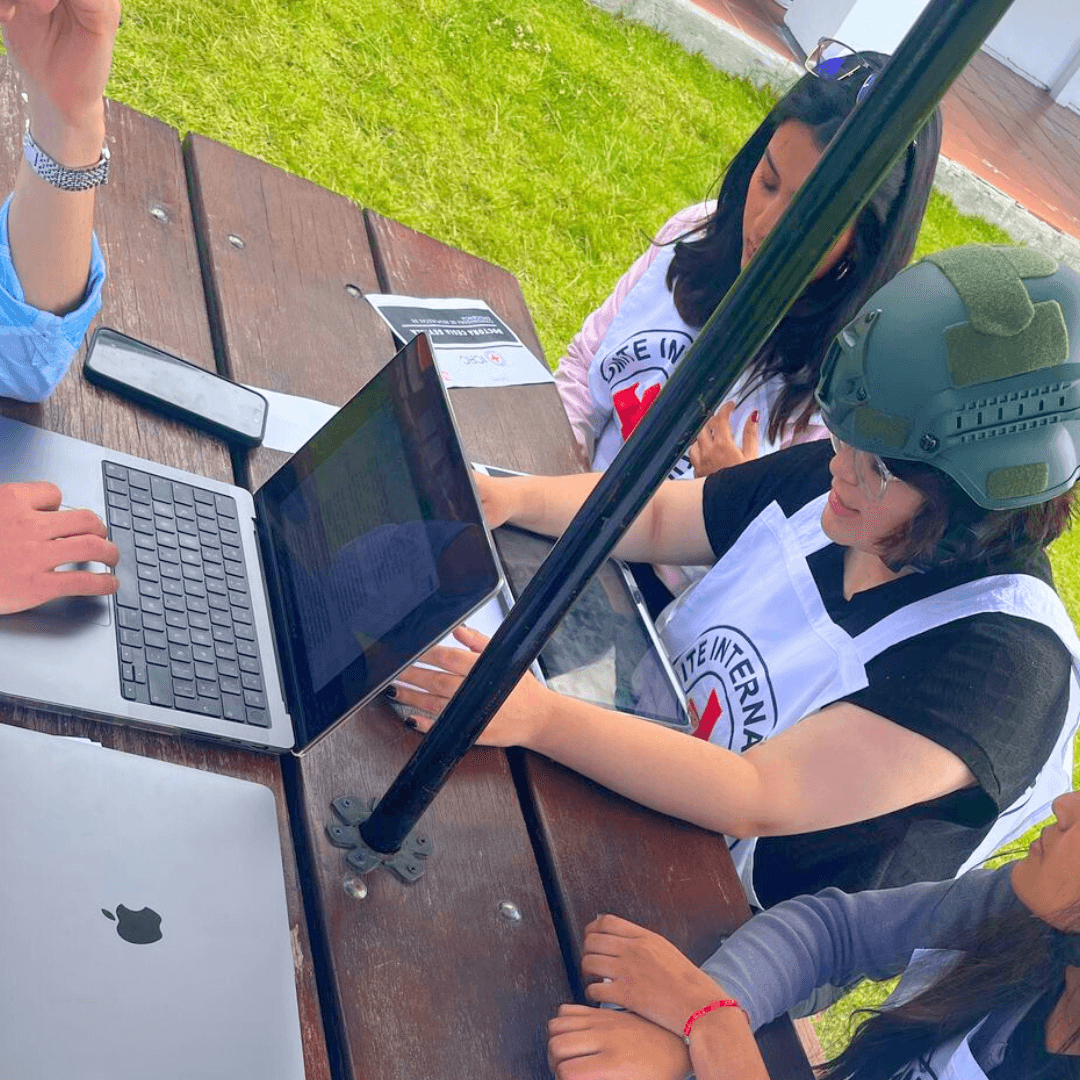 Formación jurídica con impacto: estudiantes UHE se preparan para el XI Concurso de Derecho Humanitario con simulación de conflicto armado