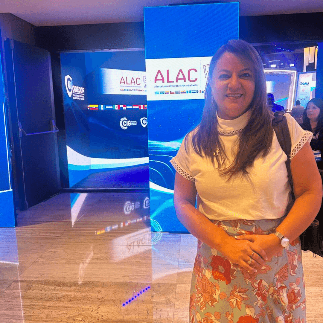 María Fernanda Román representó a la Universidad Hemisferios en el 10.º Encuentro ALAC contra el comercio ilícito