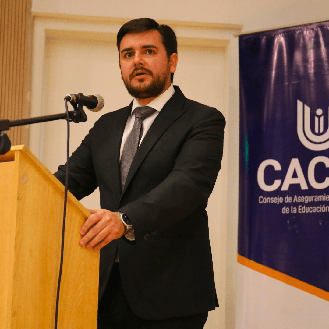 Santiago Andrés León Dávalos: “La universidad fue un pilar en mi vida y en mi integridad profesional”
