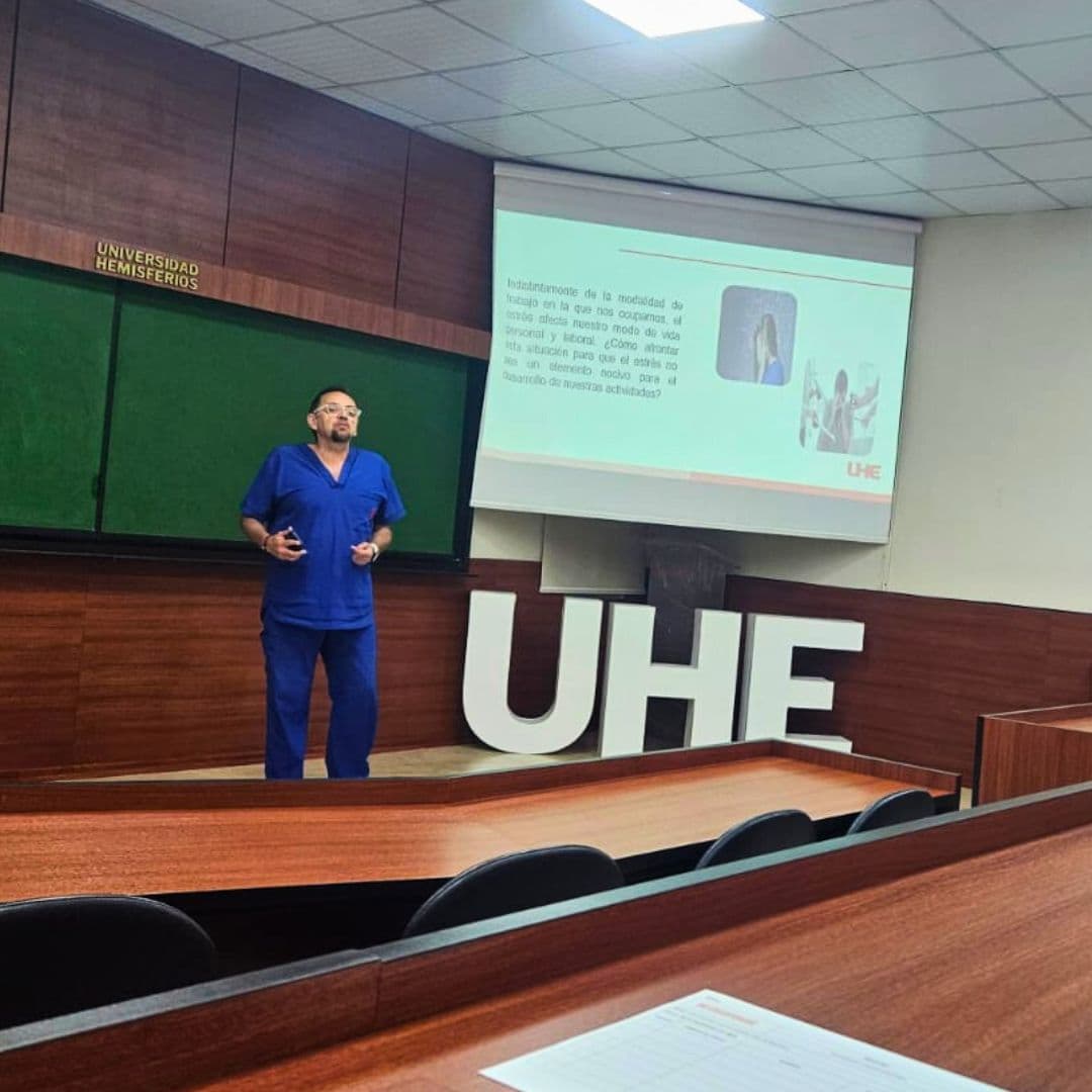 Charla abordó acoso y estrés laboral en la UHE