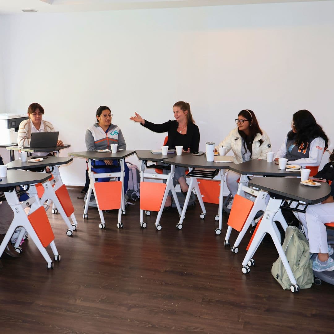 Estudiantes dialogaron con la vicerrectora en un encuentro cercano