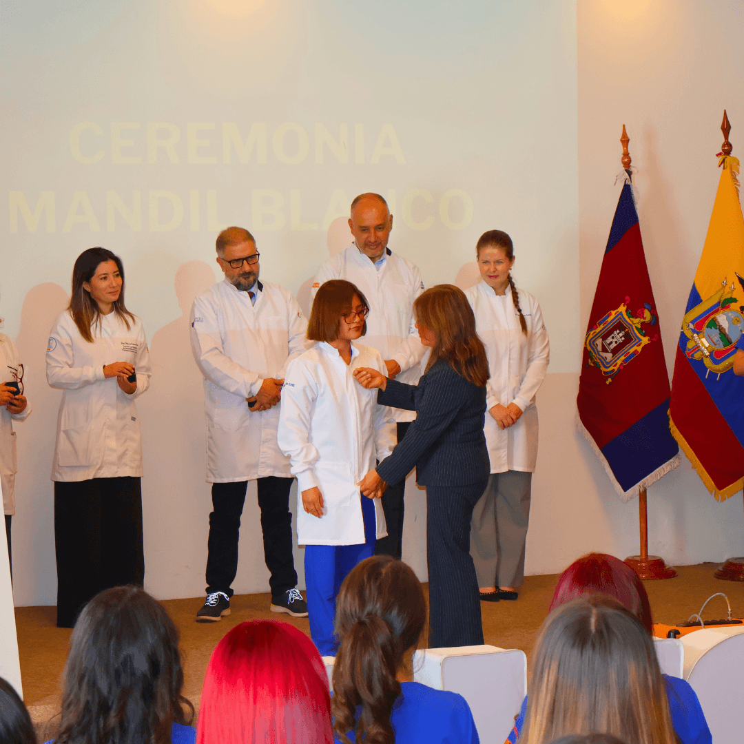 UHE celebra la Ceremonia del Mandil Blanco en honor a los estudiantes de Odontología