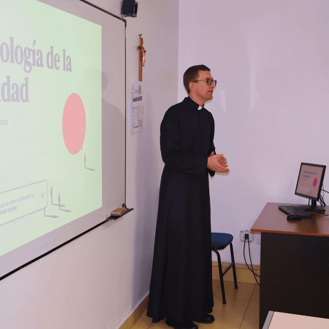 UHE desarrolla la charla ‘Antropología de la Sexualidad’ para su comunidad universitaria