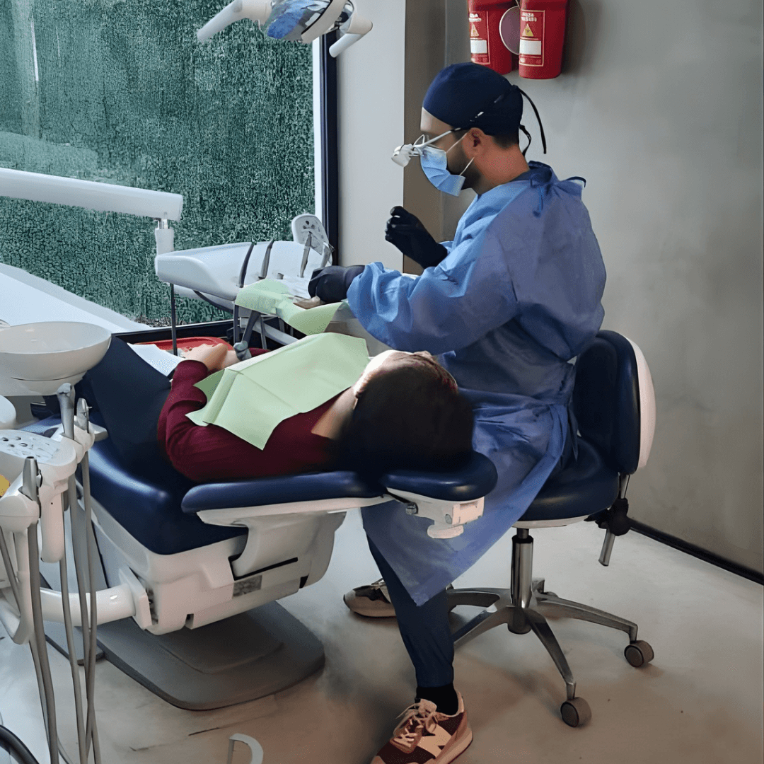 Atención odontológica a personas en situación de vulnerabilidad a través del proyecto “Juntos por Ecuador”