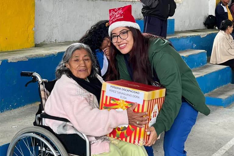 UHE llevó a cabo un agasajo navideño para la comunidad de Cosanga