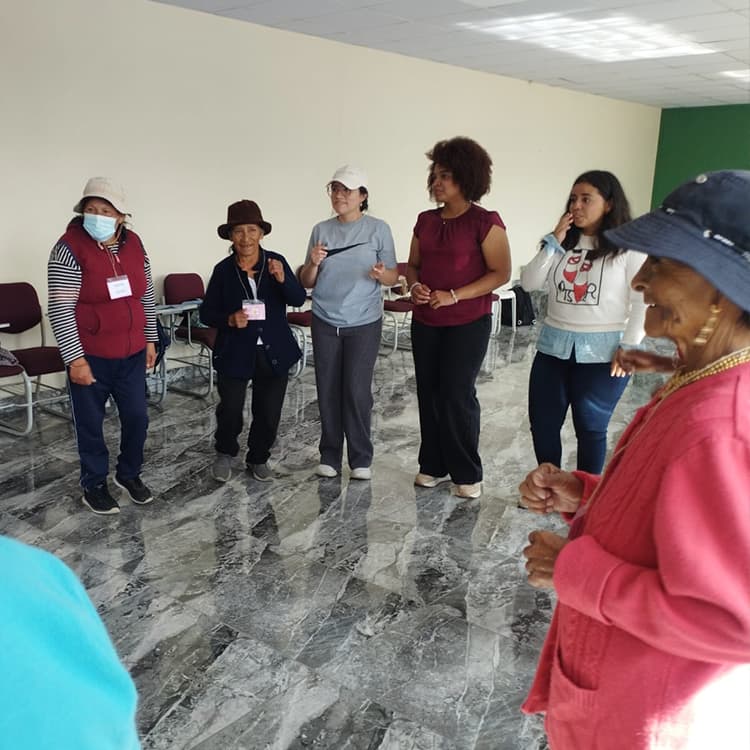 Estudiantes de la UHE impulsan la alfabetización y el bienestar en la Comuna de Oyacoto